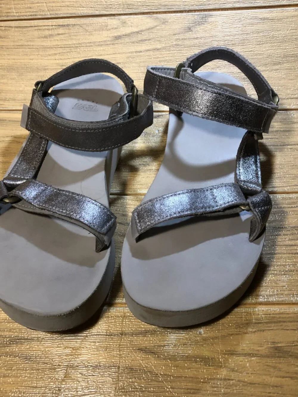 Teva women two-strap metallic platform leather sandals, size 9